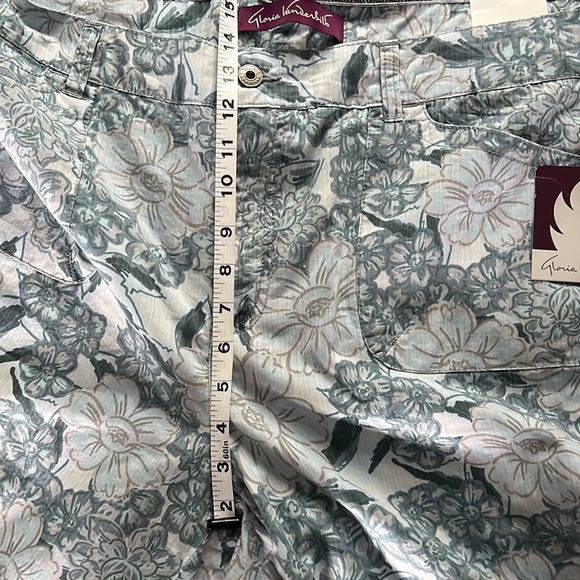 Gloria Vanderbilt Capris - Picture 6 of 8